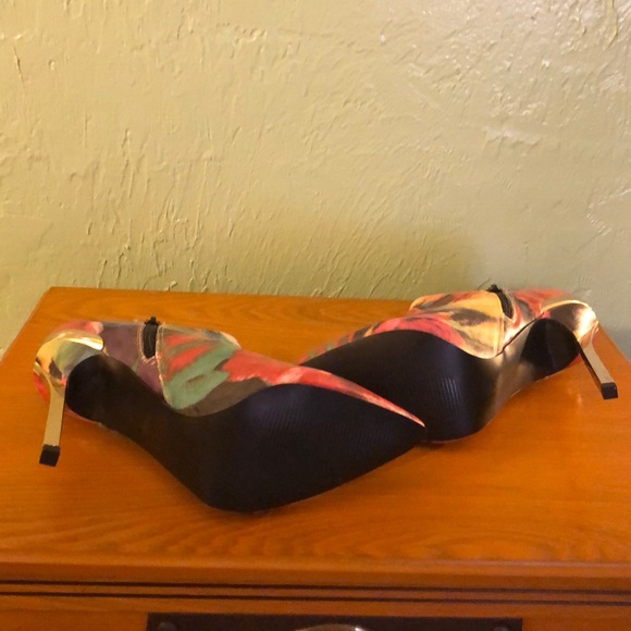 Shoes - Picture 4 of 4